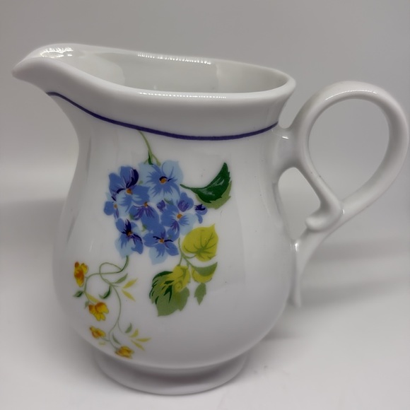 Fine Porcelain Floral Cream and Sugar Set - Picture 6 of 6